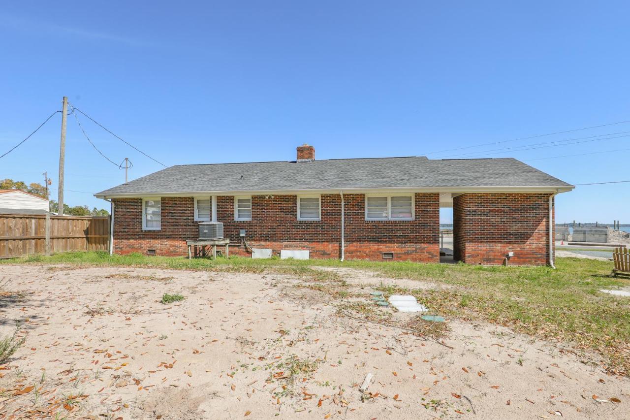 Spacious Home With Waterfront View-Welcome Pets Sneads Ferry Exterior photo