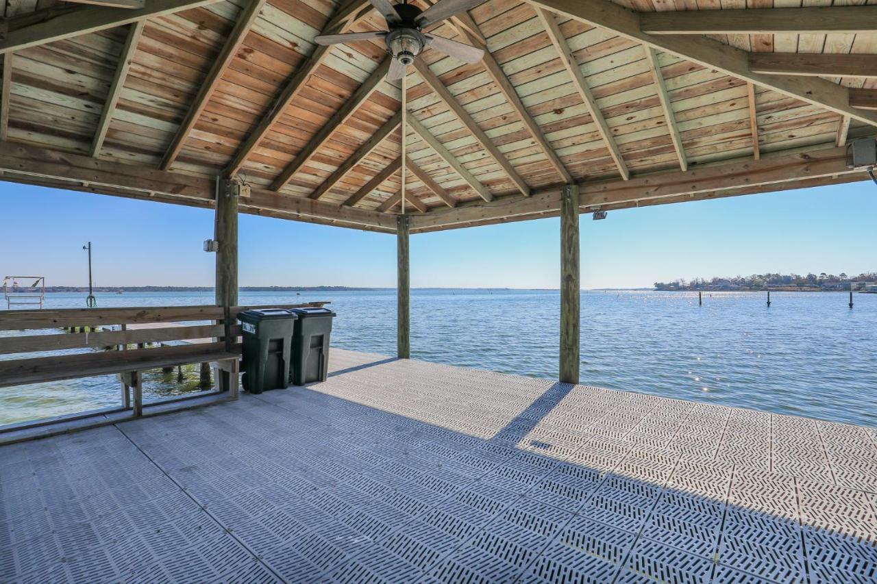Spacious Home With Waterfront View-Welcome Pets Sneads Ferry Exterior photo